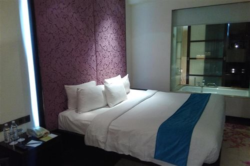 Club, Double or Twin Bed