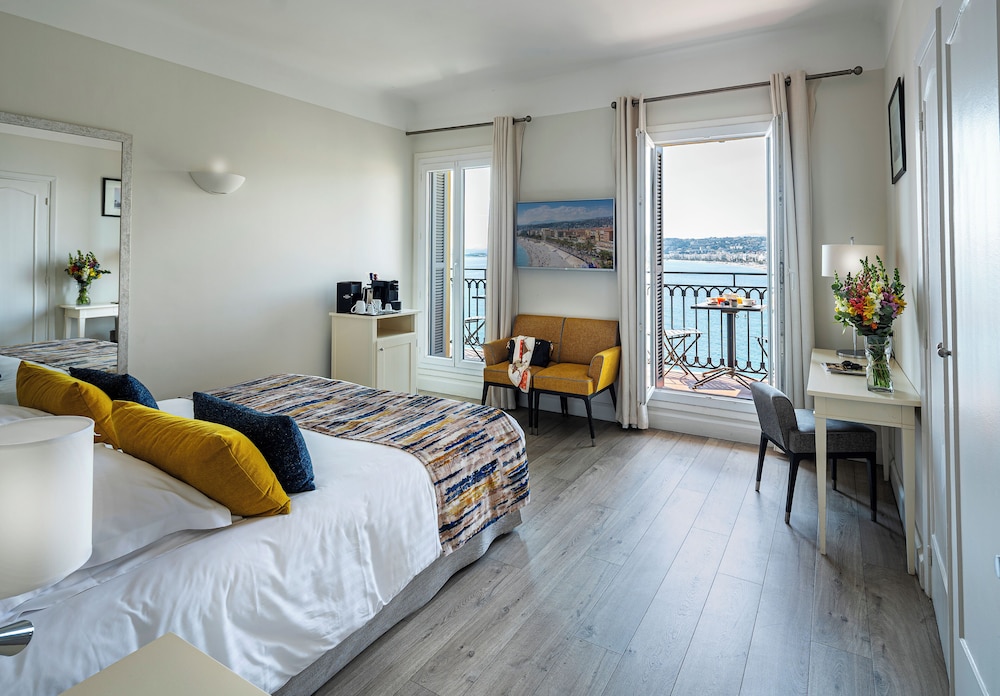 SUITE, SEA VIEW, BALCONY