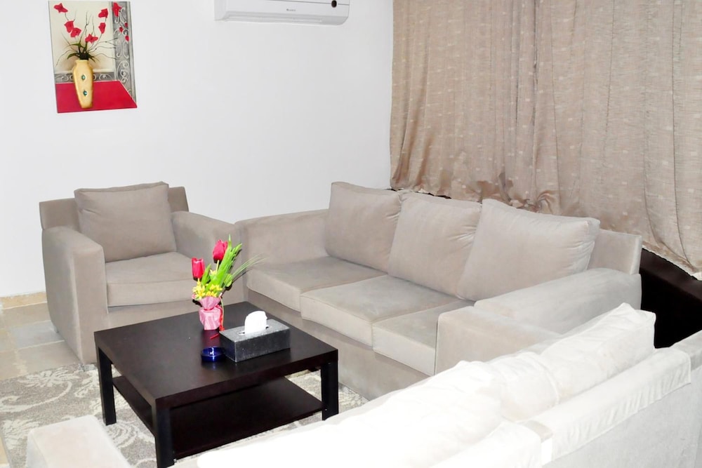 أجنحة طوق(Tooq Suites) 42/50