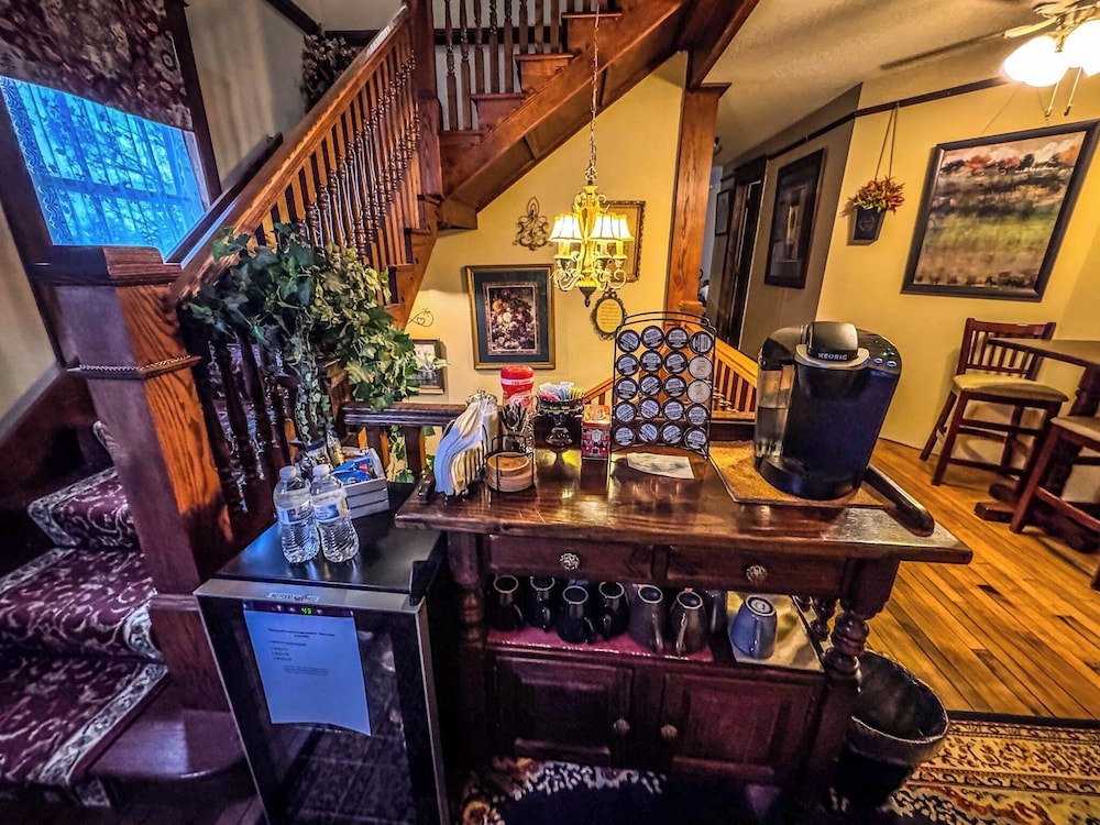The Katherine Holle House 39/48