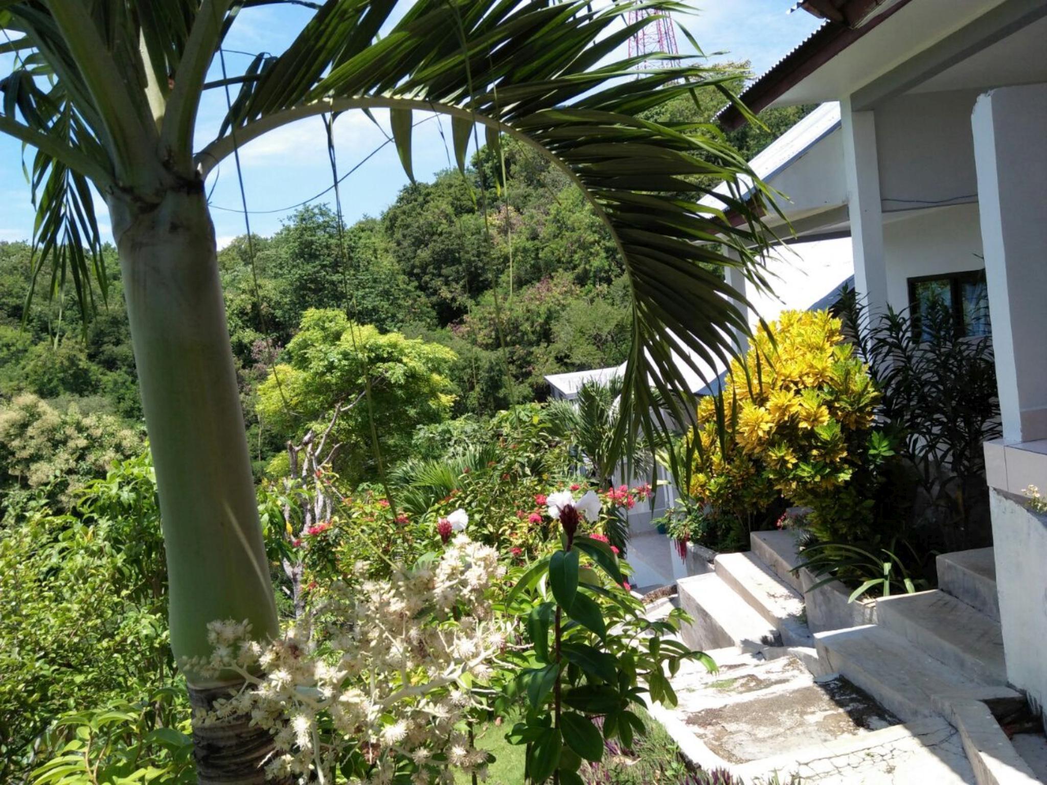 CF Komodo Hotel 33/36