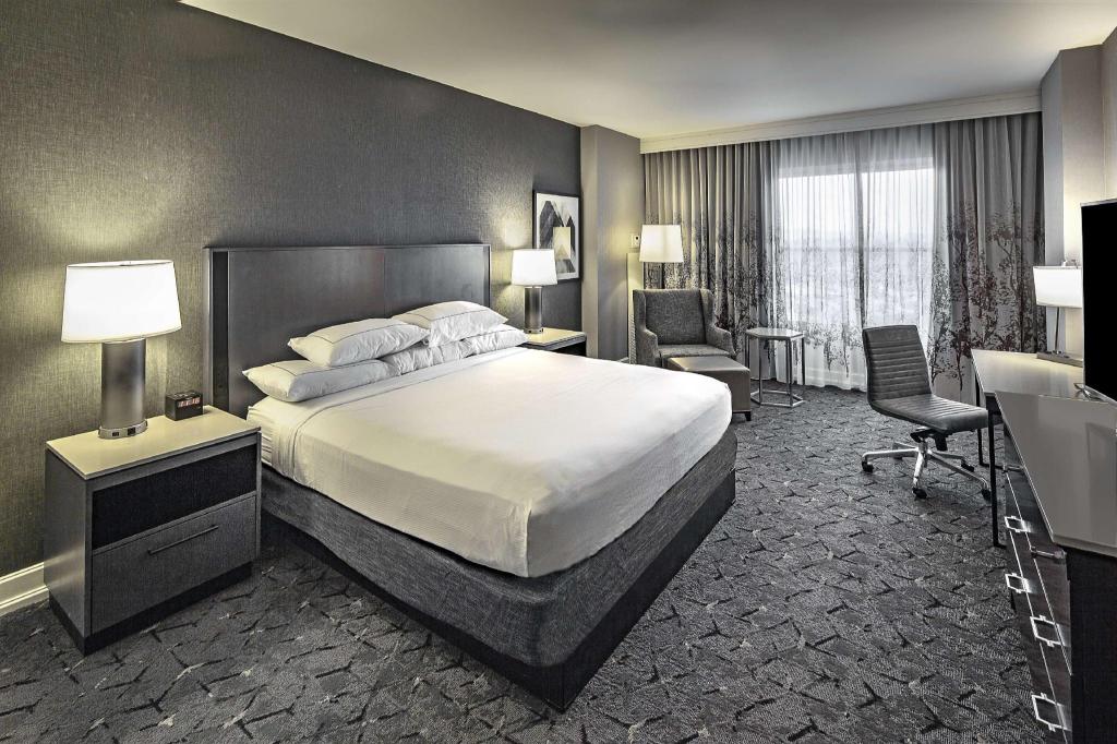 Presidential, Suite, King Bed, Sofa, Jetted Tub