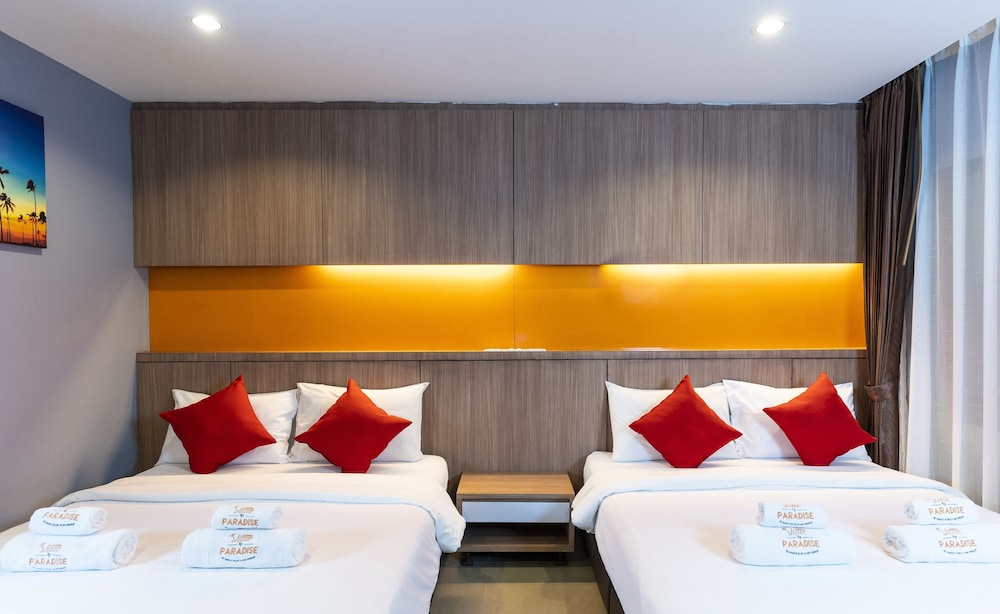 ROOM, QUADRUPLE, 2 QUEEN BEDS