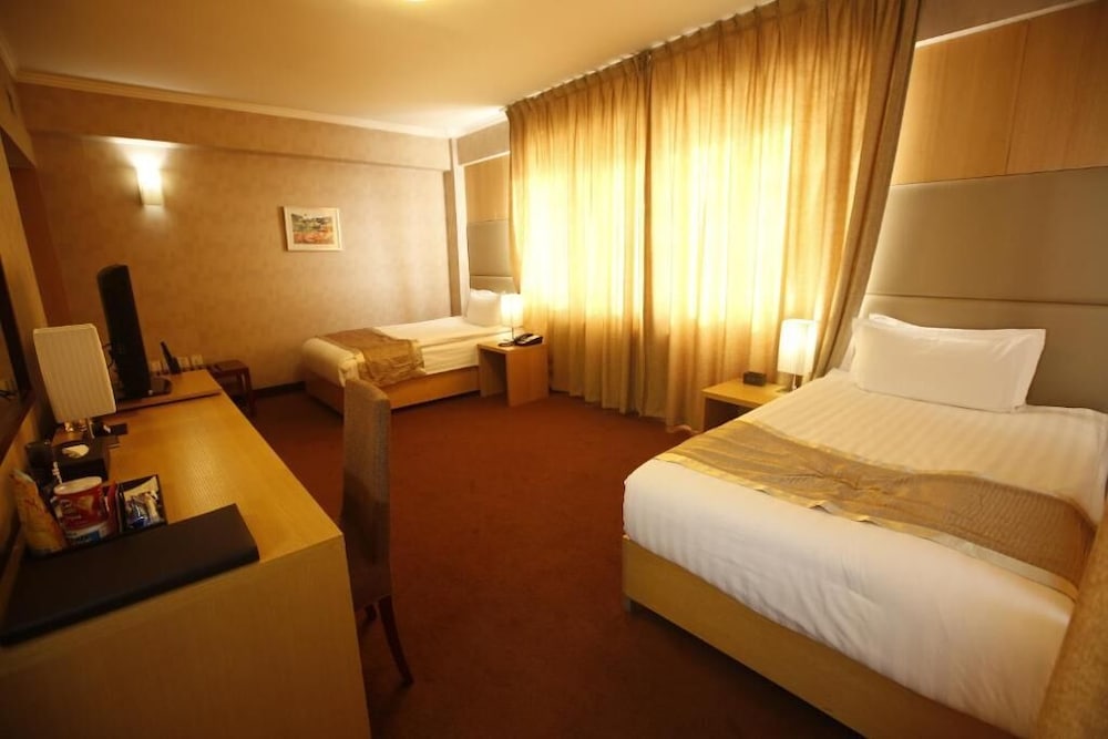 The Corporate Hotel Central 24/74