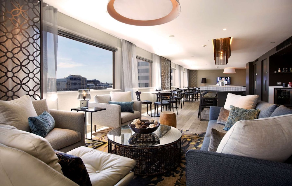 PARKROYAL DARLING HARBOUR 52/73