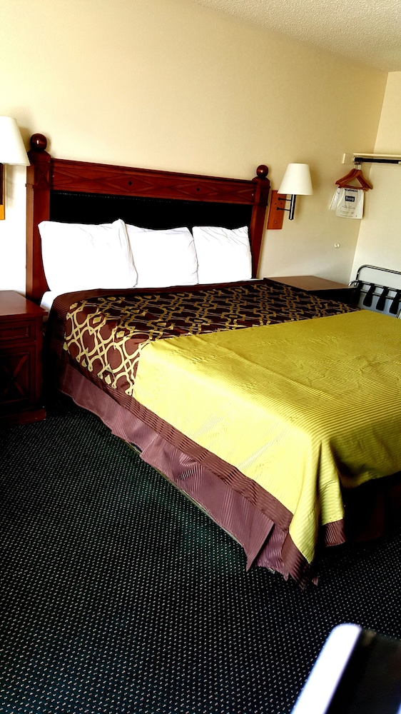 Travelodge by Wyndham Indio 11/21