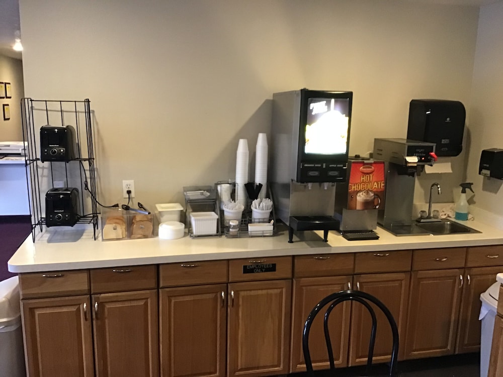 Super 8 By Wyndham Blackfoot 37/42