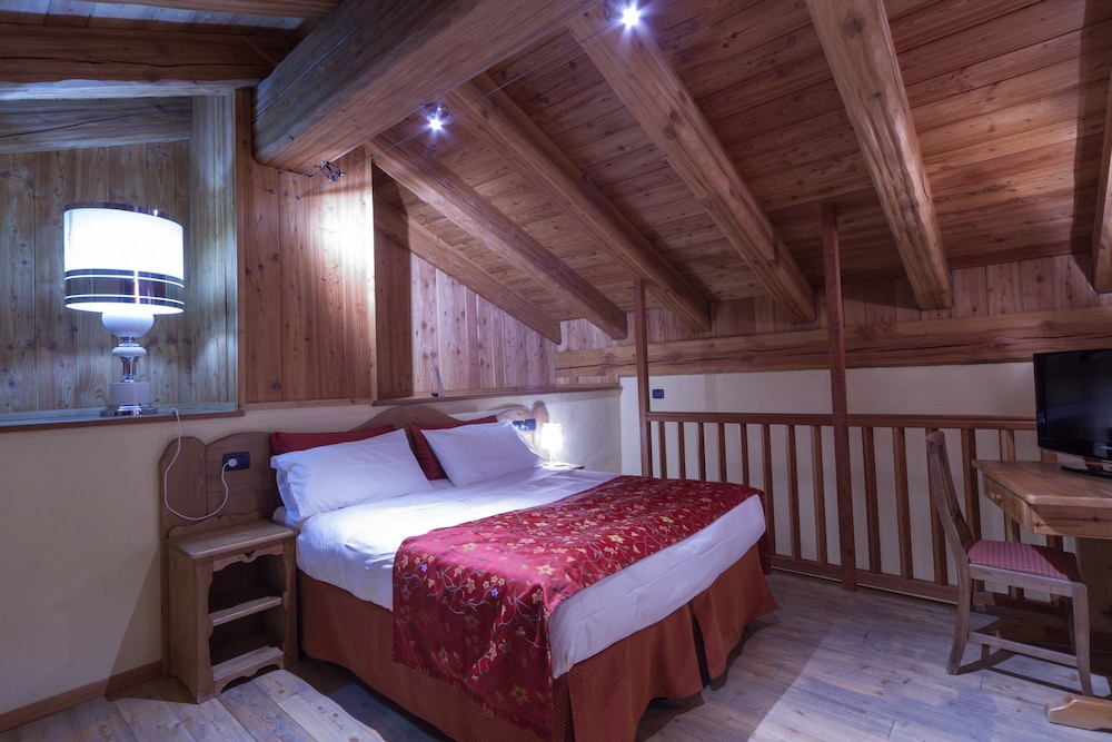 ROOM, TRIPLE
