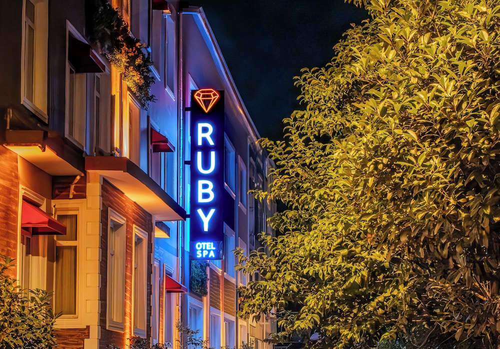 Ruby Hotel 39/46