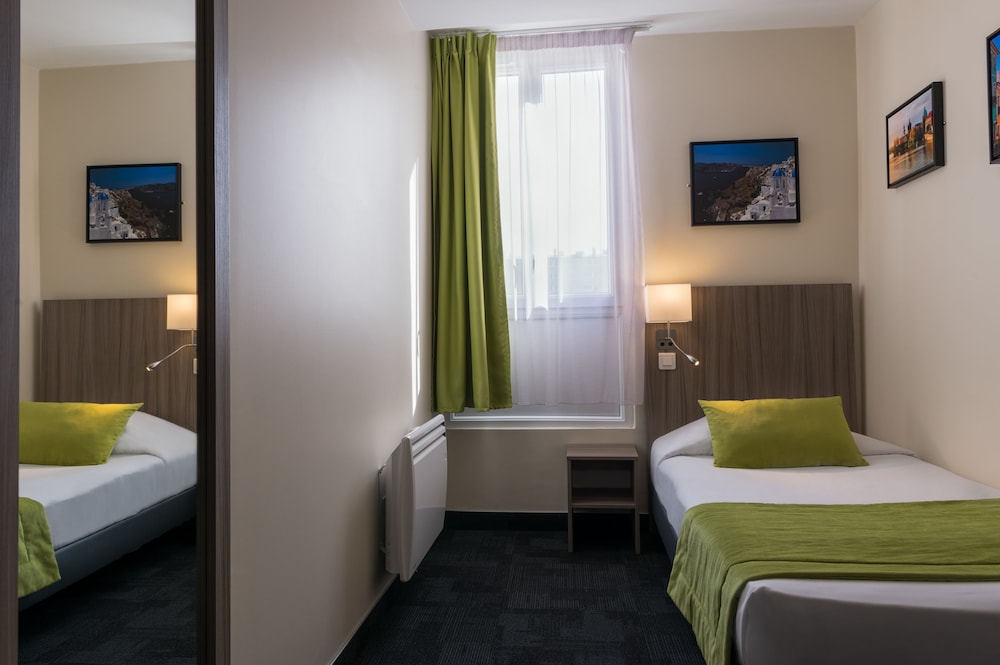 ROOM, SINGLE