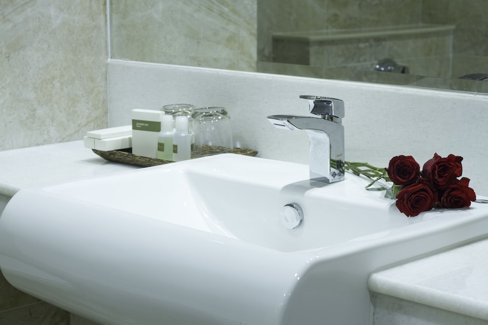 Rose Emerald Hotel 62/63