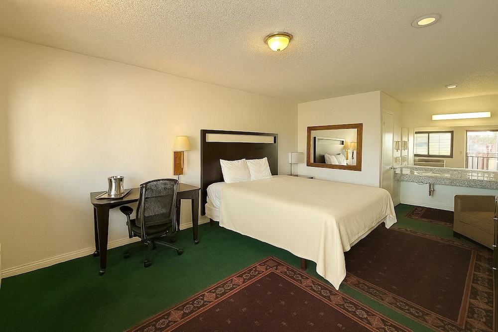 Casa Blanca Hotel & Suites Azusa 21/37