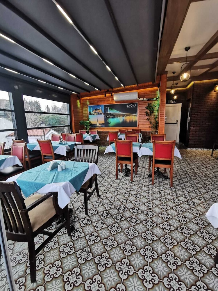 Agora Boutique Hotel & Bistro 33/50