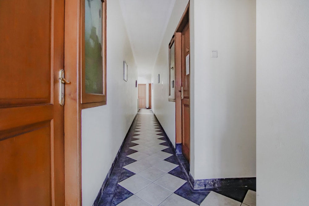 OYO 90094 Gayatri Residence 17/30