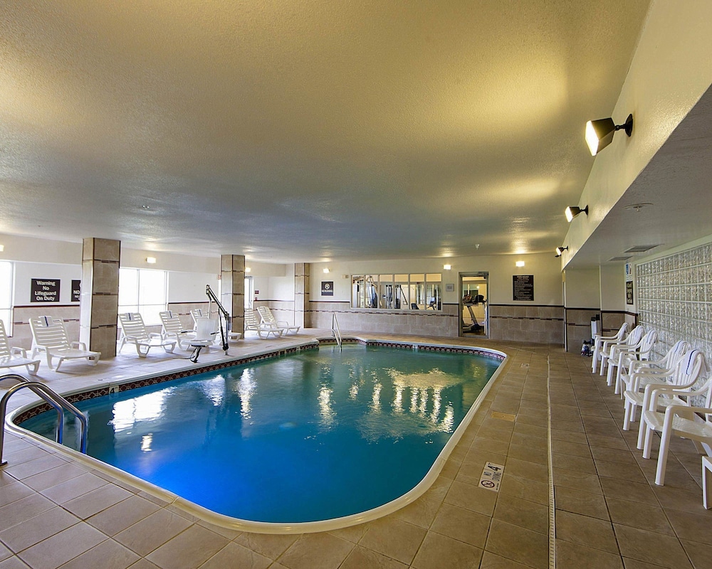 Quality Suites Addison-Dallas 5/42