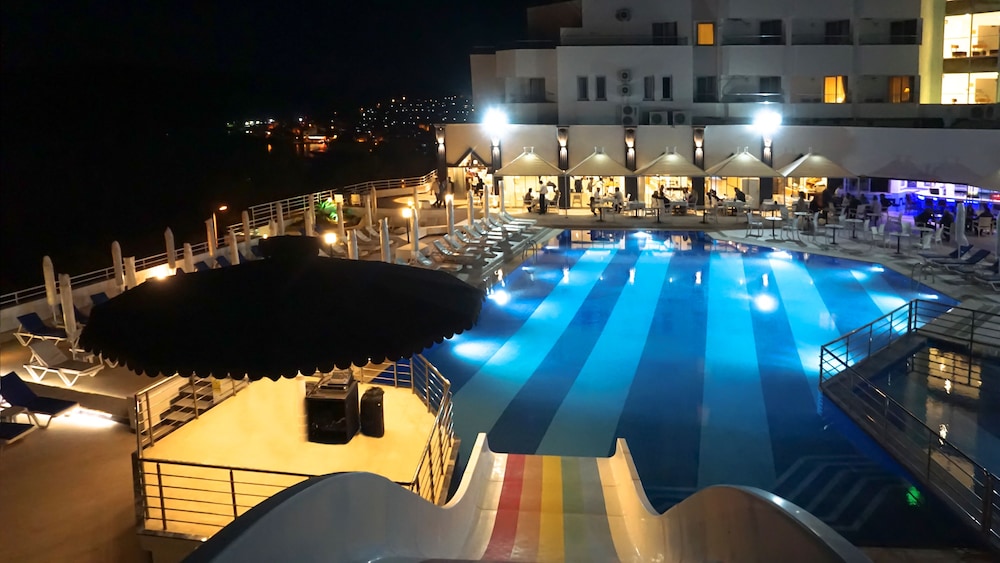 Roseira Beach Resort 36/43