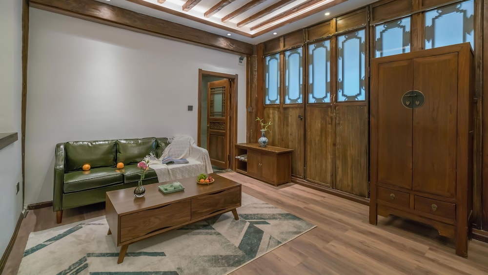 Lize Graceland Artistic Suite Inn 27/50