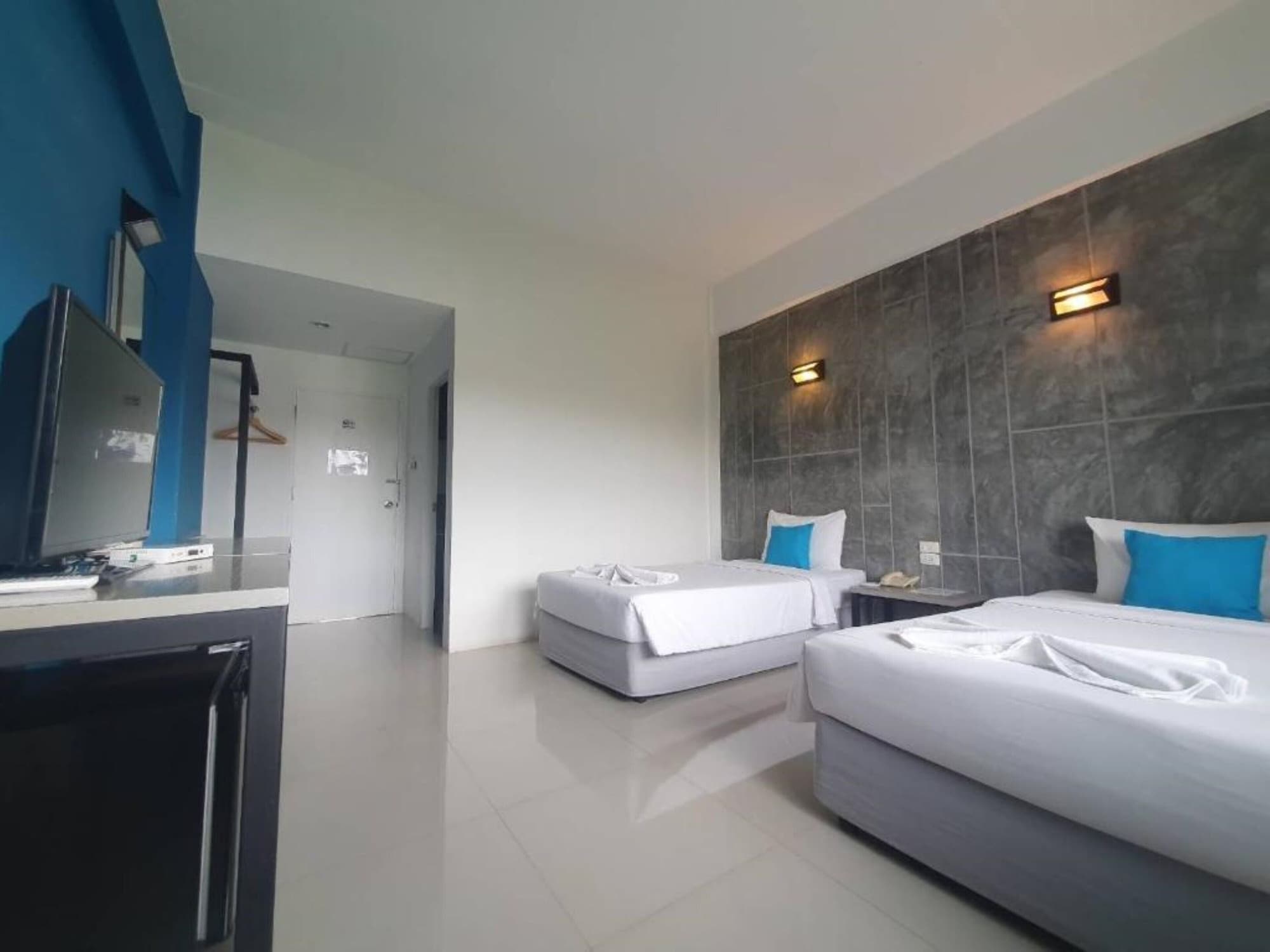 DELUXE, TWIN BEDS