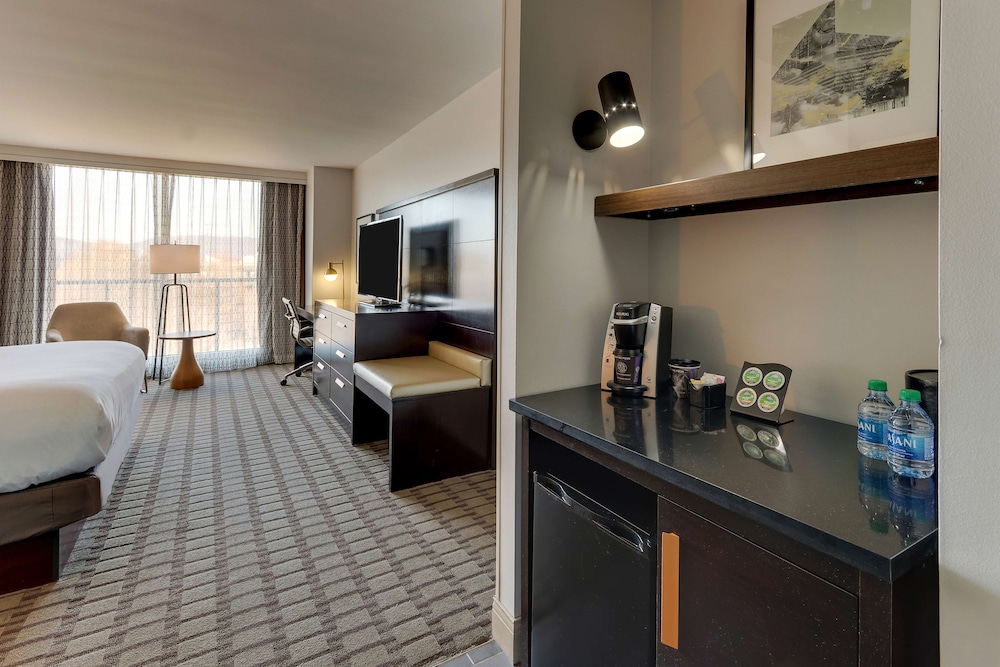 The Chattanoogan Hotel, Curio Collection by Hilton 20/73