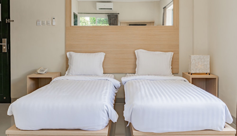 Super OYO 93765 Airport Kuta Bali Hotel 15/37