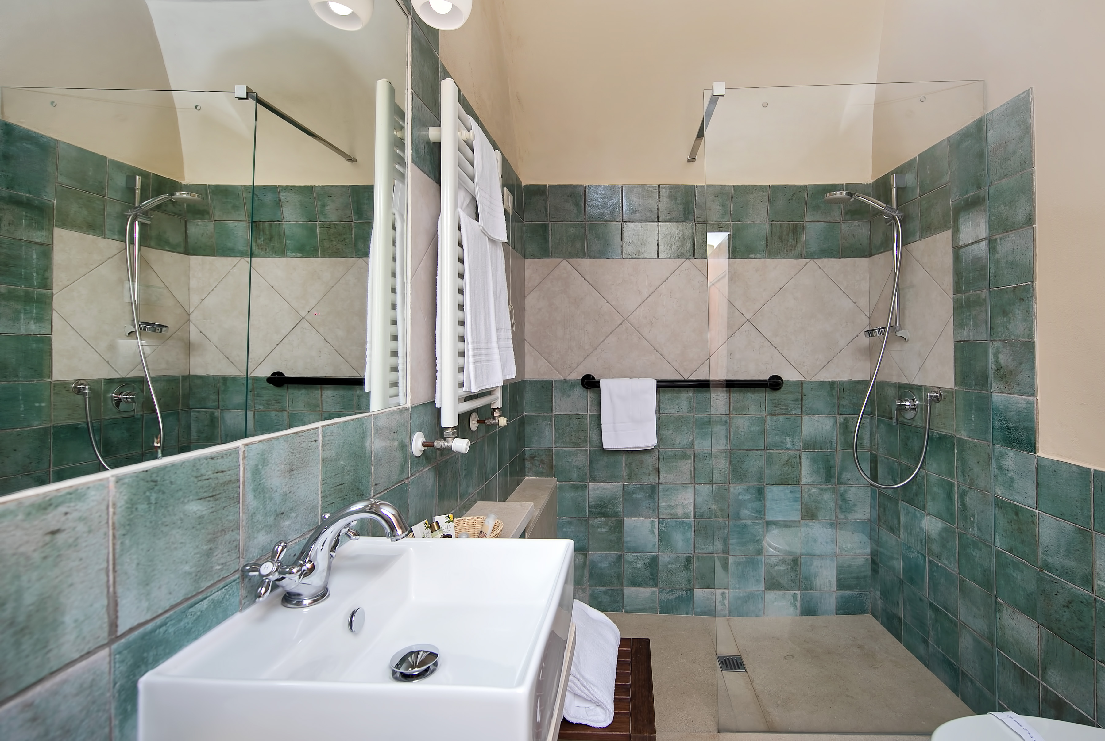 غرفة قياسية بسرير مزدوج أو سريرين منفصلين، Locanda San Martino Thermae 2/2