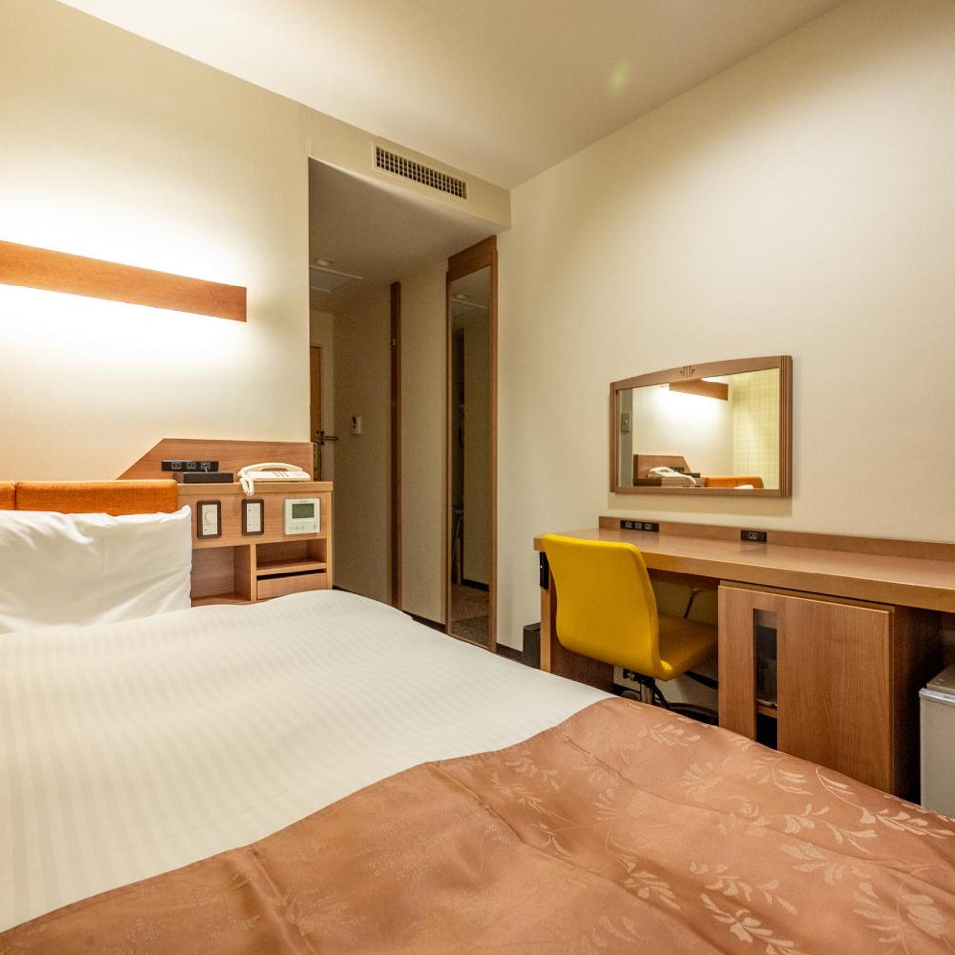 Room, Semi Double Bed