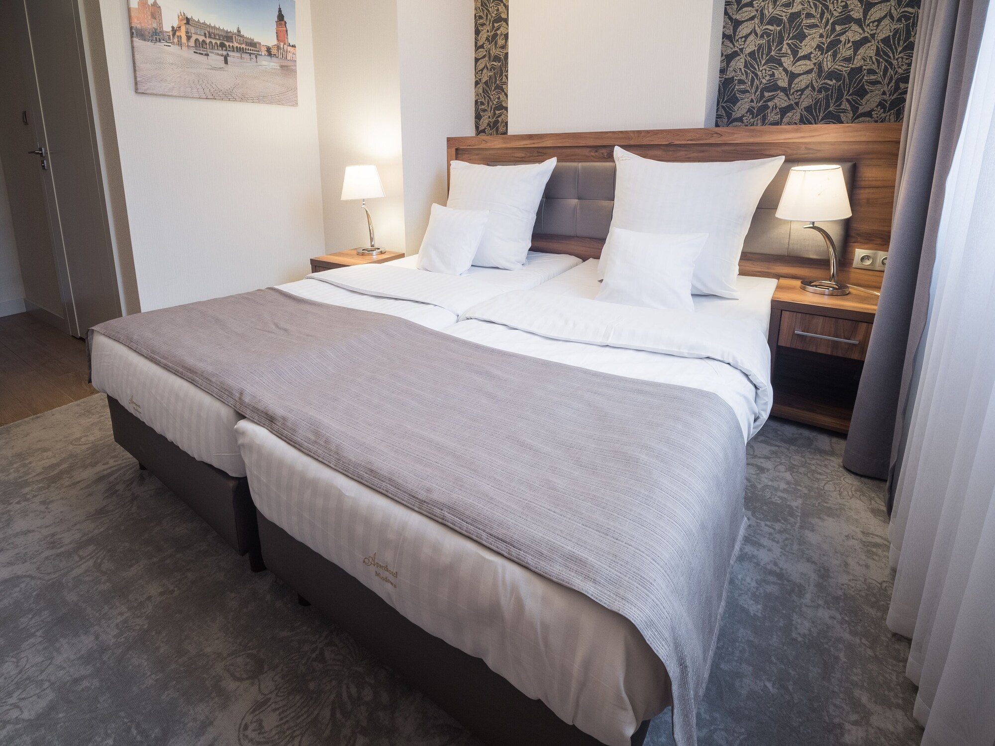 1 BEDROOM, STANDARD, TWIN BEDS