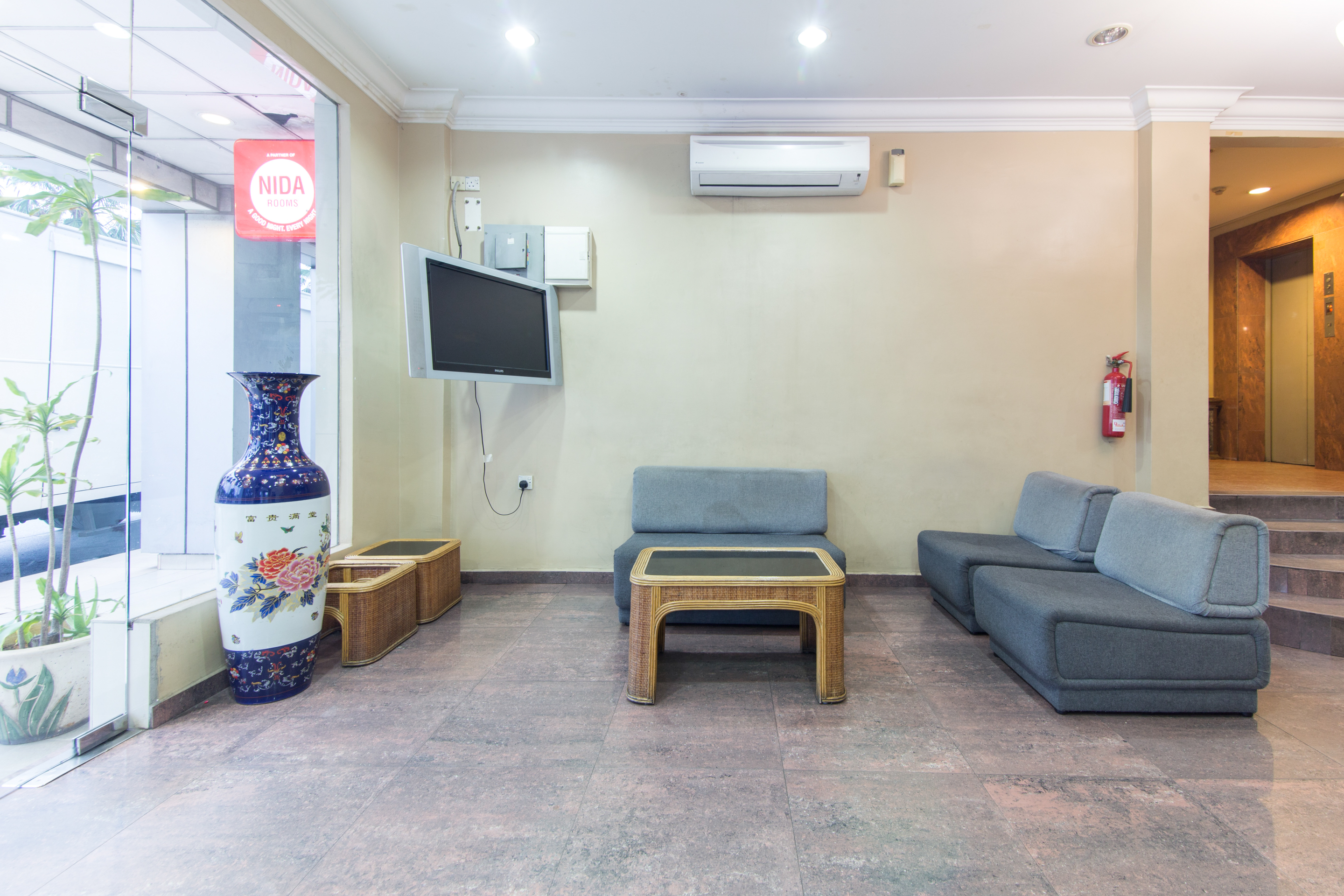 Super OYO 447 Comfort Hotel Meru 13/18