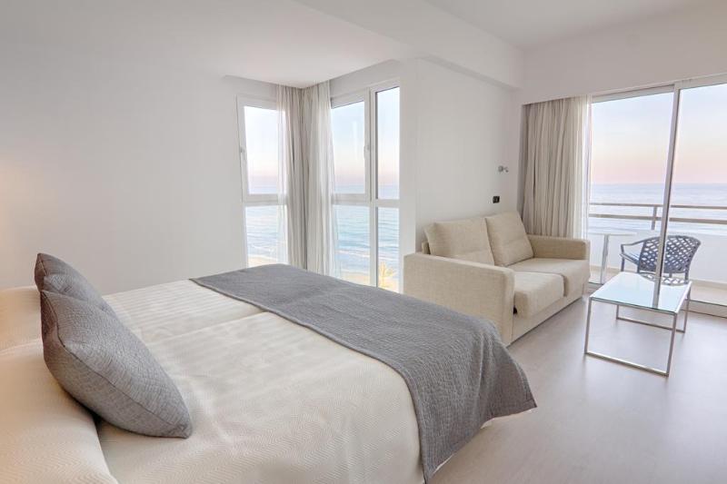 JUNIOR SUITE, PARTIAL SEA VIEW, BALCONY