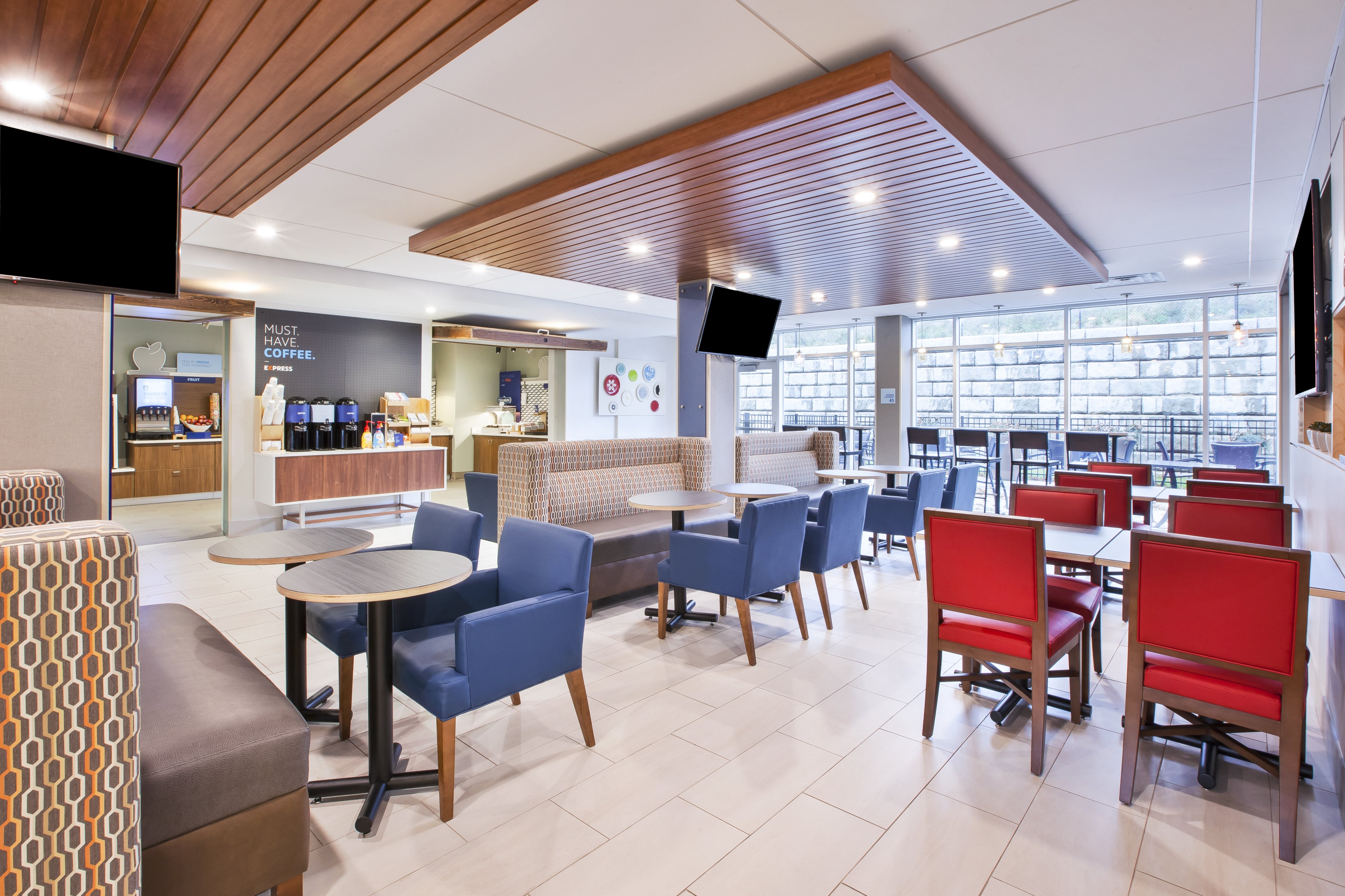 Holiday Inn Express Suites Grand Rapids Airport North 27/32