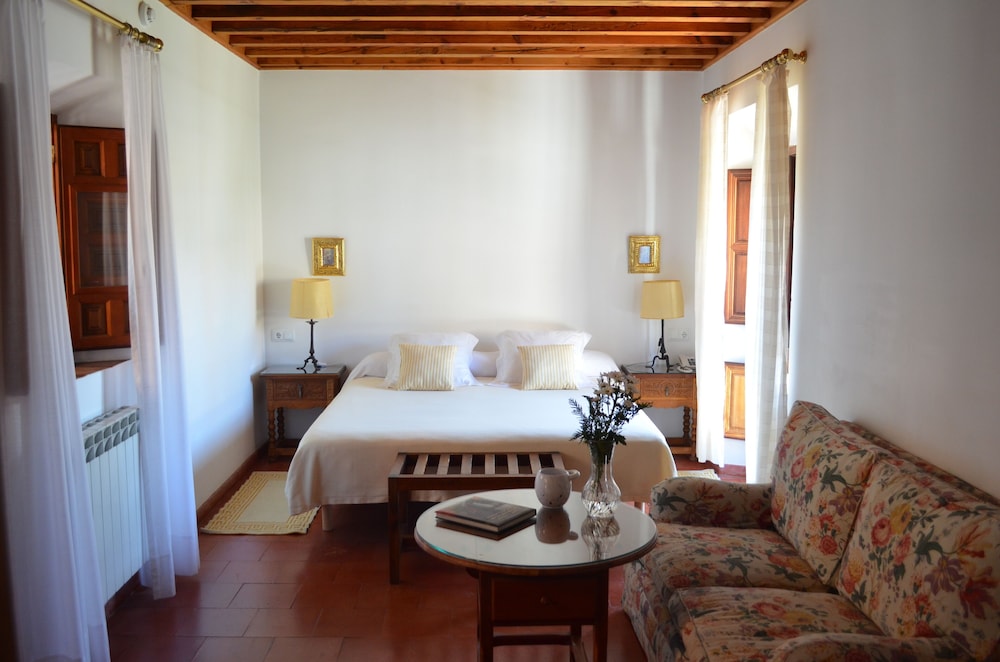 FAMILY, DOUBLE OR TWIN BED, COURTYARD VIEW