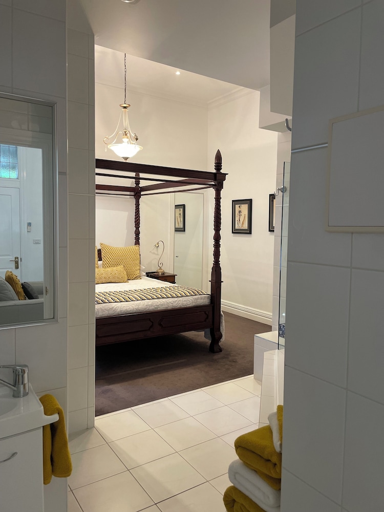 Cocknbull Boutique Hotel 50/50