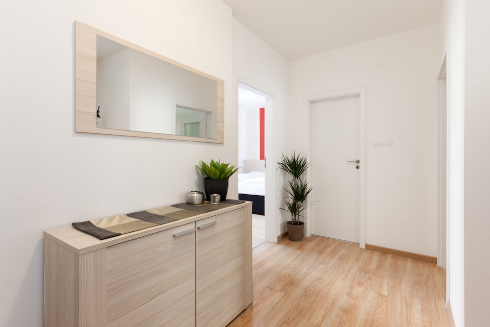 Corvin Plaza Apartments And Suites 32/54
