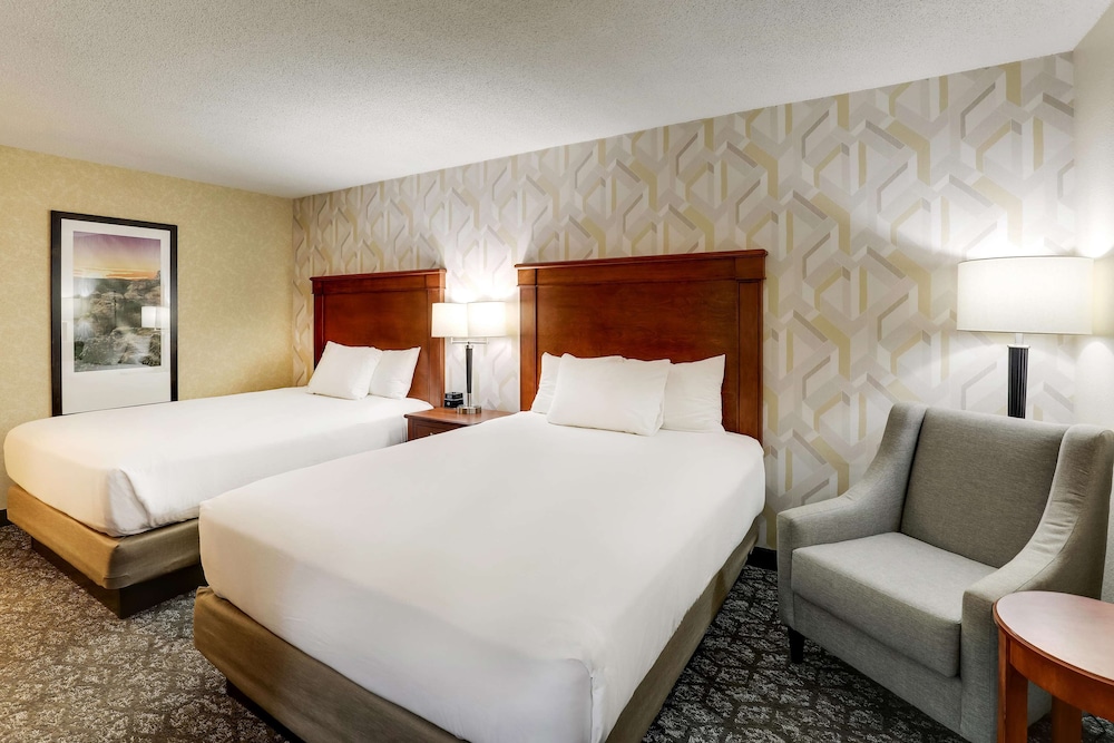 Drury Inn & Suites Marion 15/50