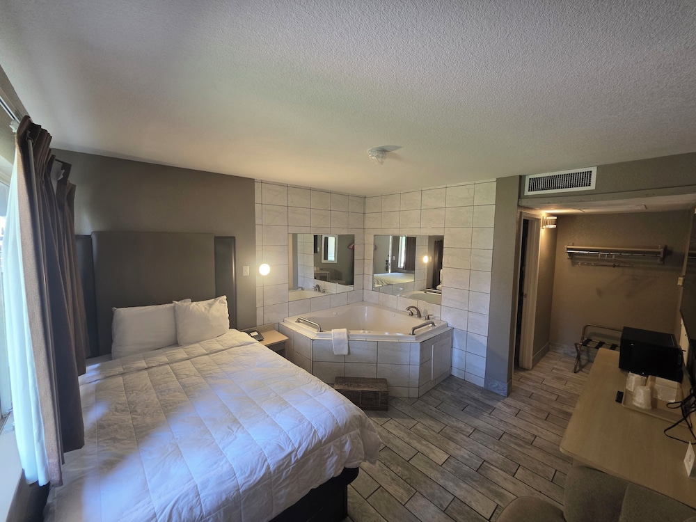 Econo Lodge Inn & Suites Yuma 19/47