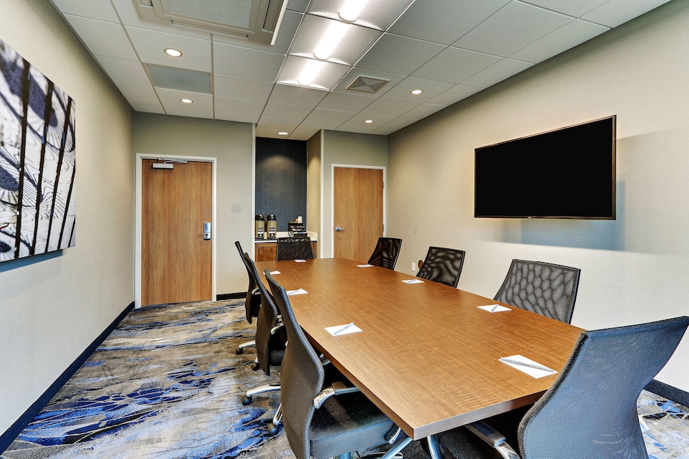 Fairfield Inn & Suites by Marriott Warsaw 44/47