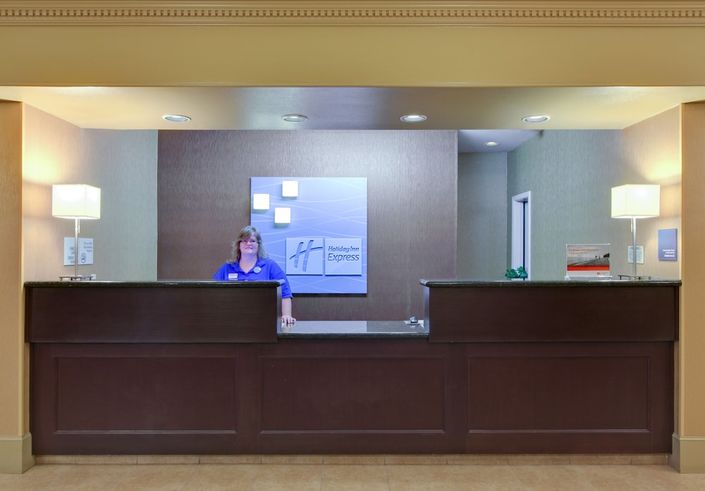 Holiday Inn Express Oakdale 11/72