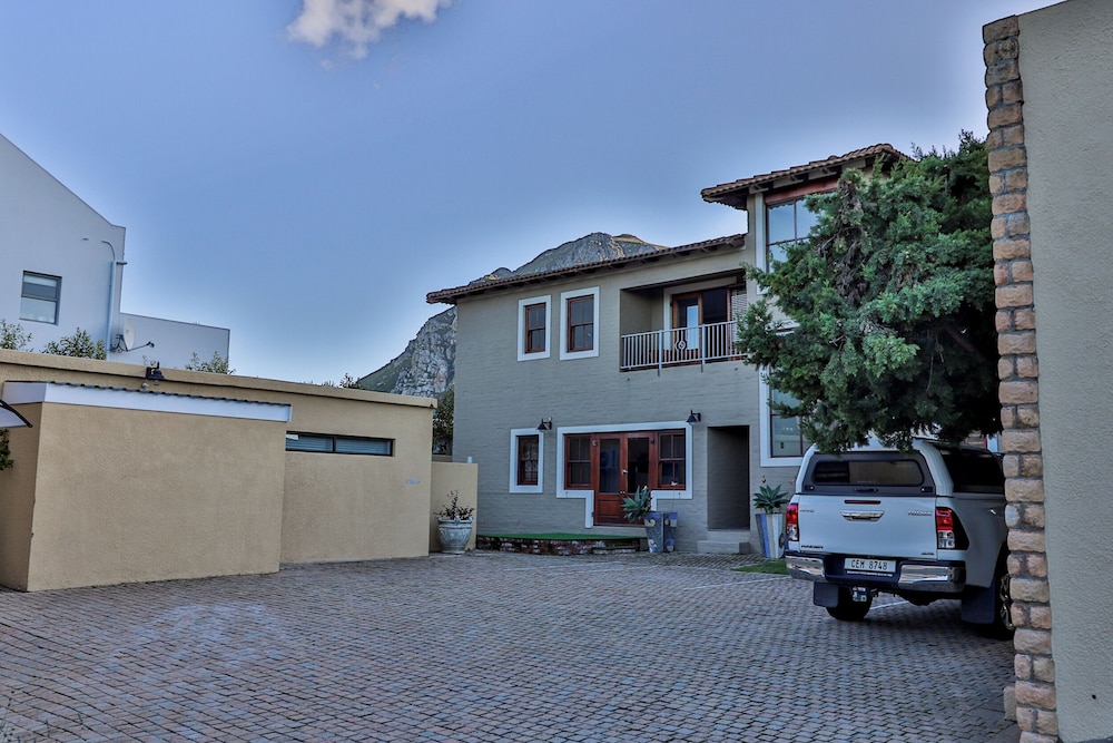 Lavender Manor Guest Lodge 28/50