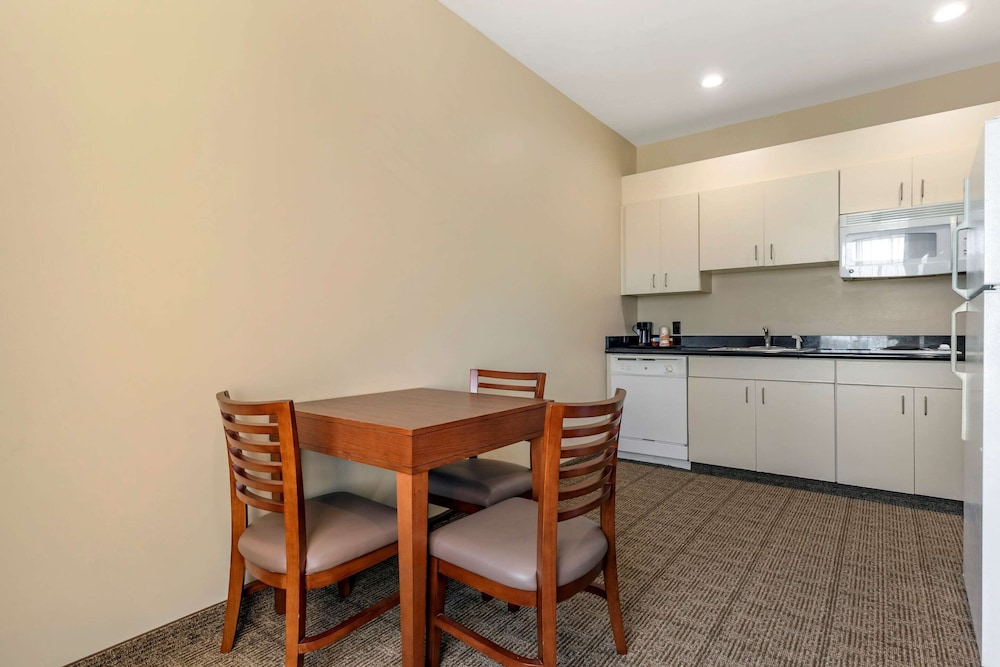 Comfort Inn & Suites Orangeburg 26/36