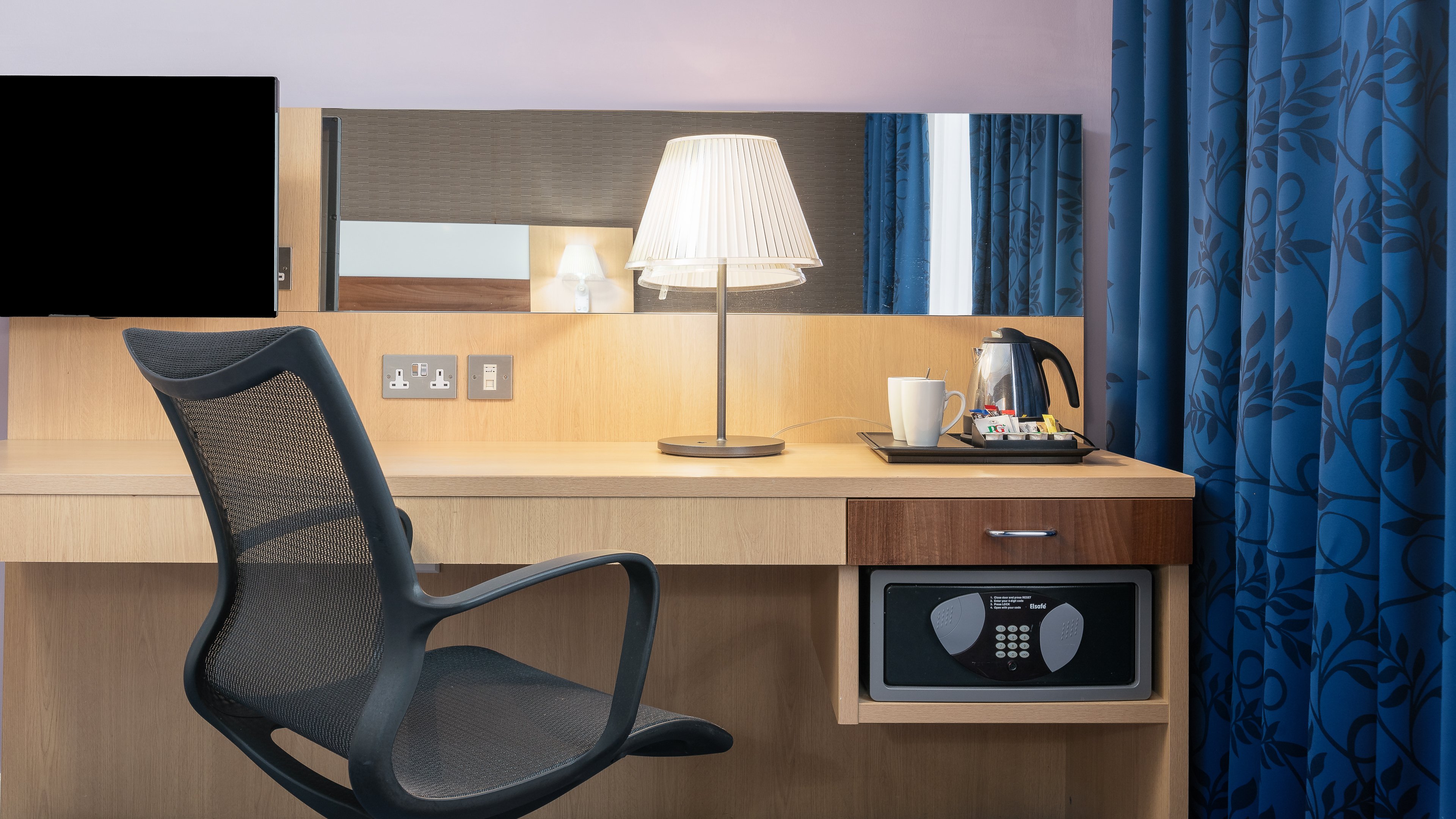 Holiday Inn Express Leigh - Sports Village 40/50