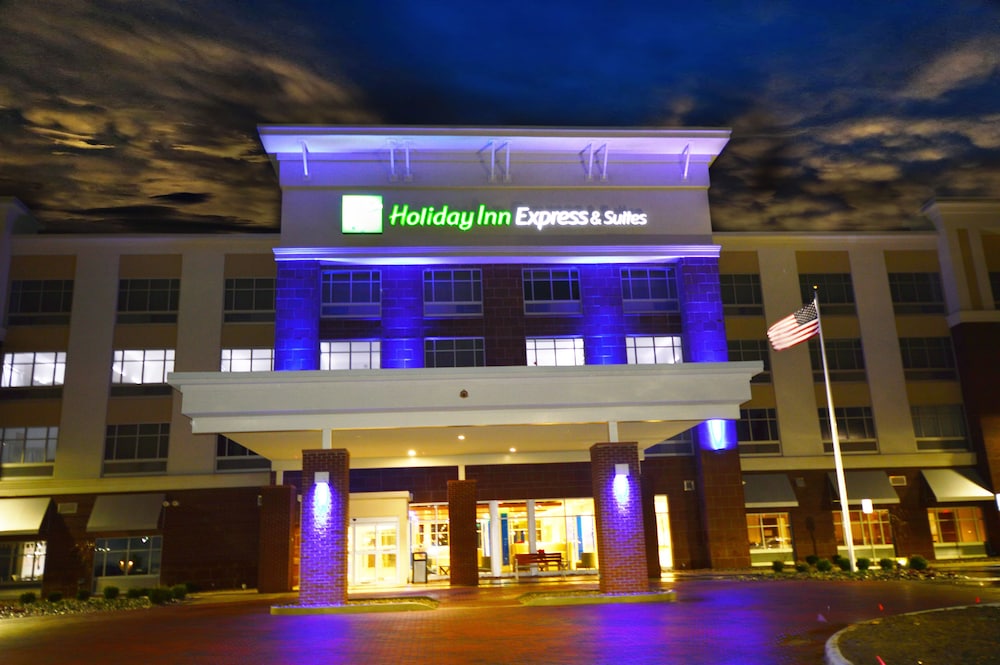 HOLIDAY INN EXPRESS & SUITES TOLEDO SOUTH - PERRYSBURG 3/53