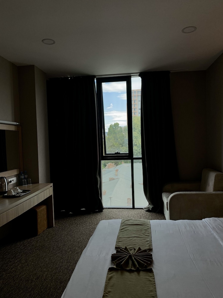 Betlem Hotel, Tbilisi 30/50