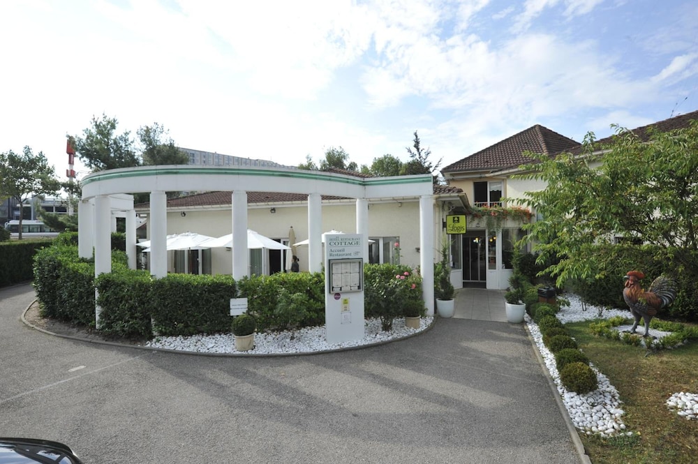 COTTAGE HOTEL 1/50