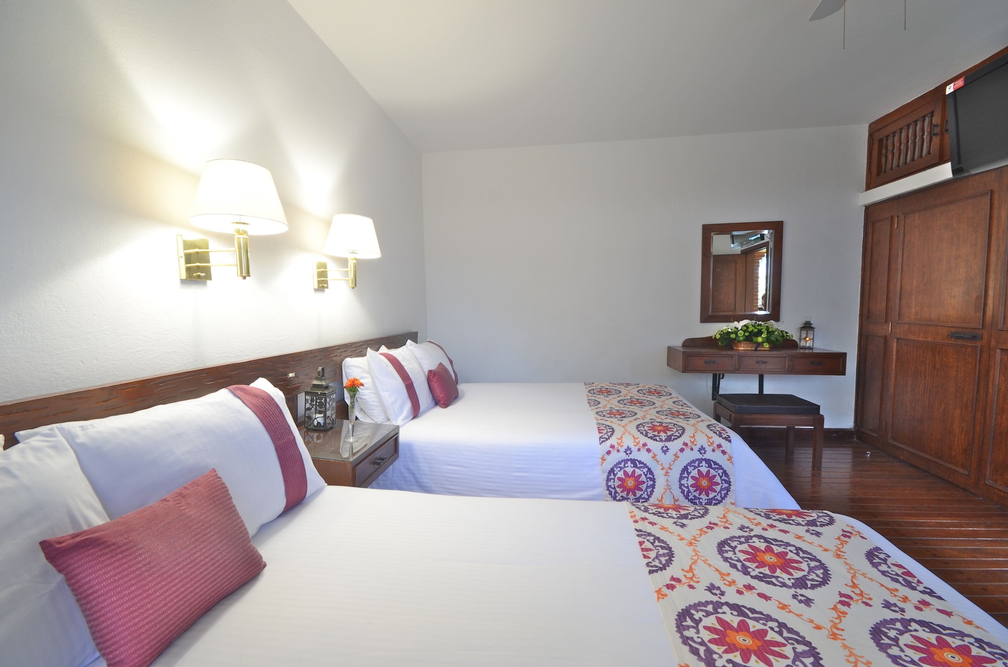 ROOM, PET FRIENDLY