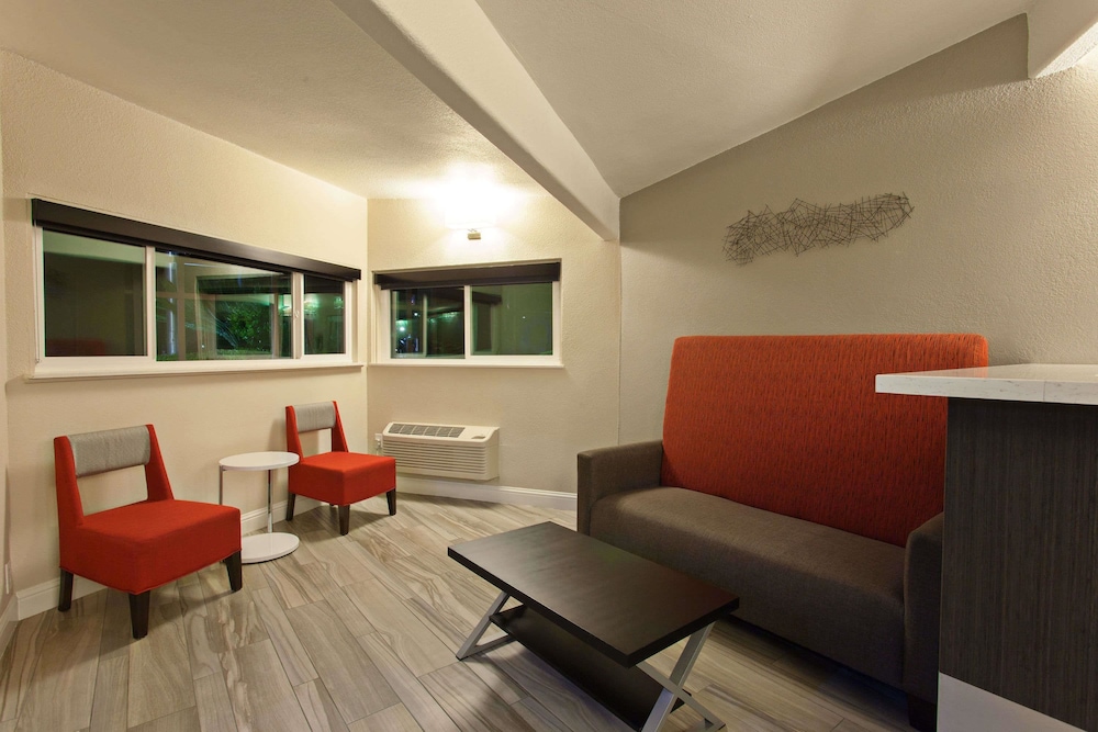 Days Inn by Wyndham Chowchilla Gateway to Yosemite 14/18