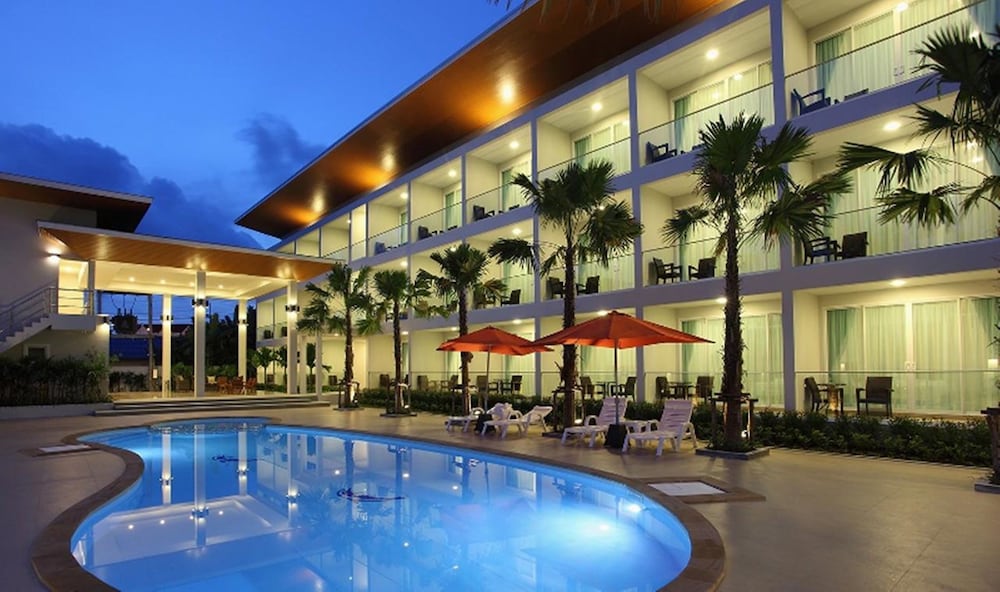 Clear House Resort 8/56