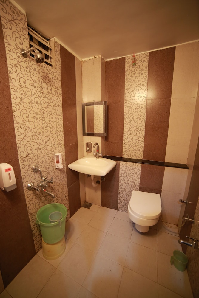 HOTEL VISHRAM 41/45