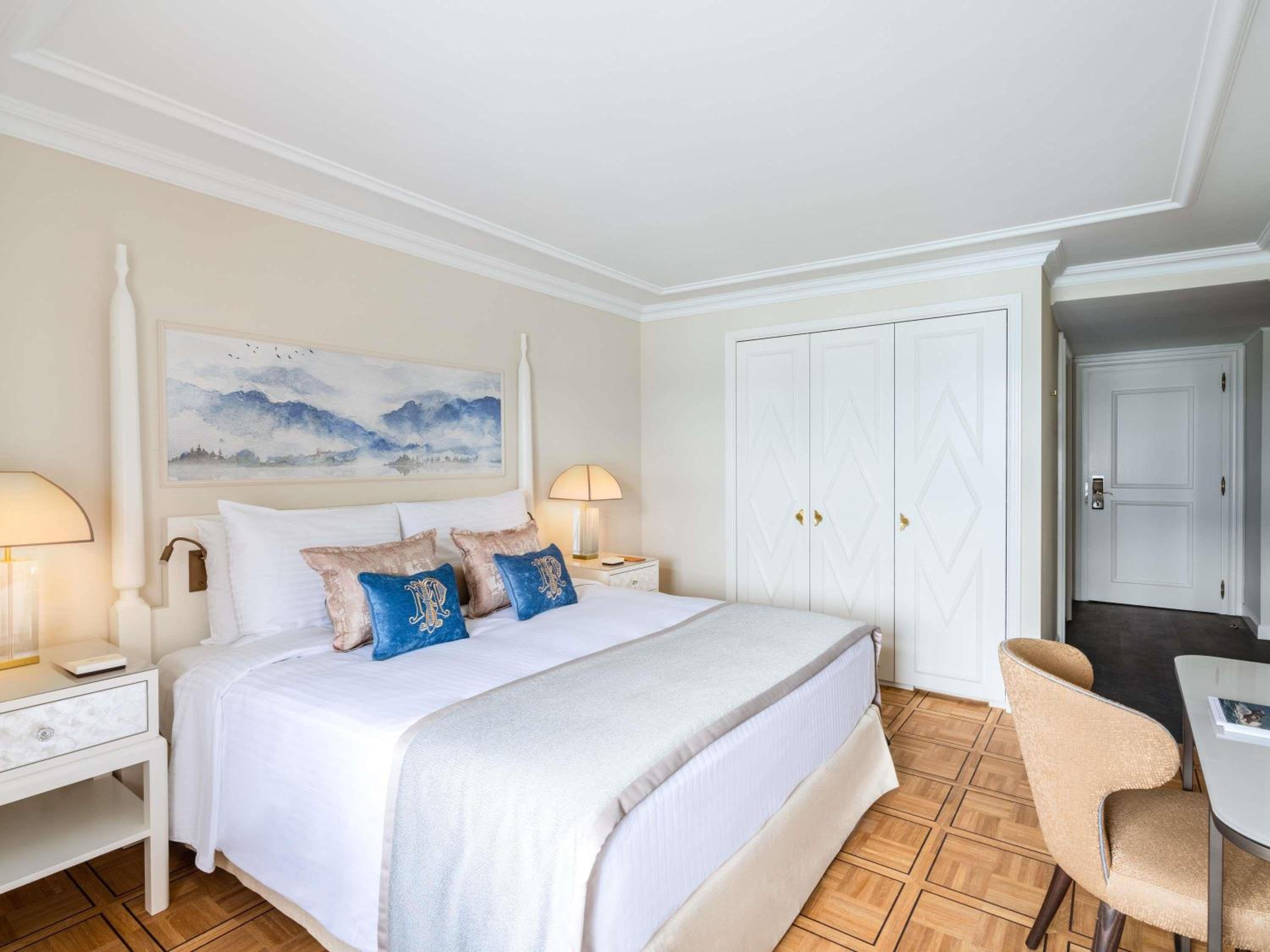 Fairmont, King Bed, Lake View