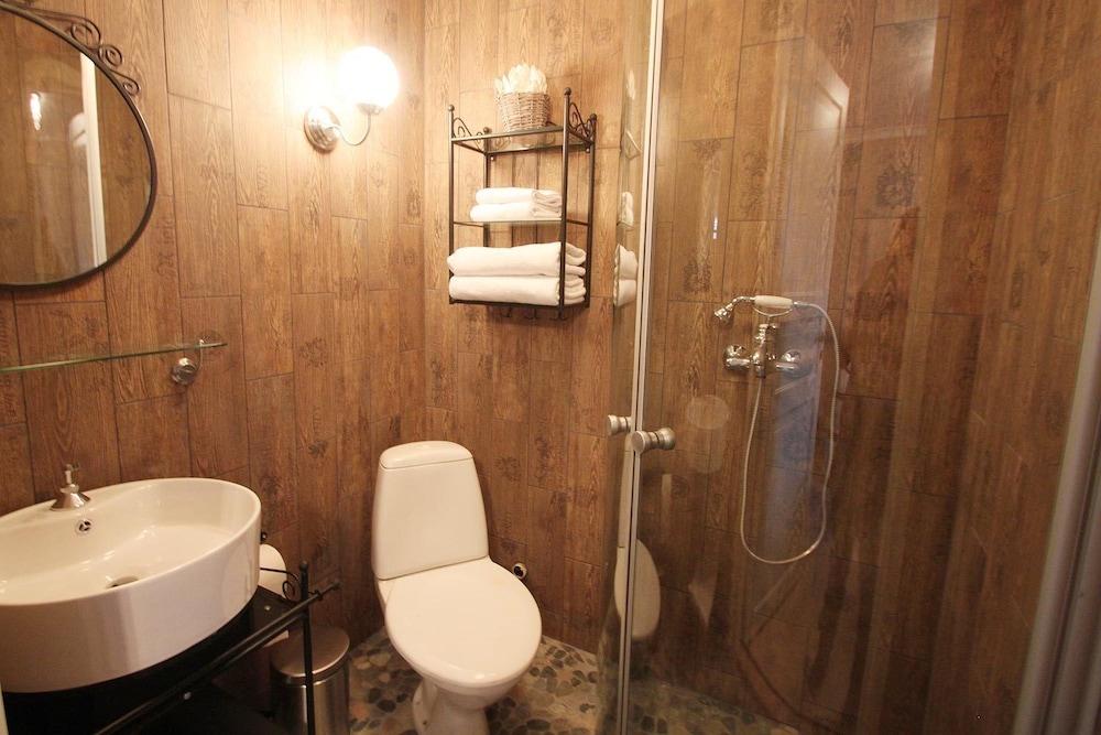 HOTELLI TAIVAANVALKEAT 50/50