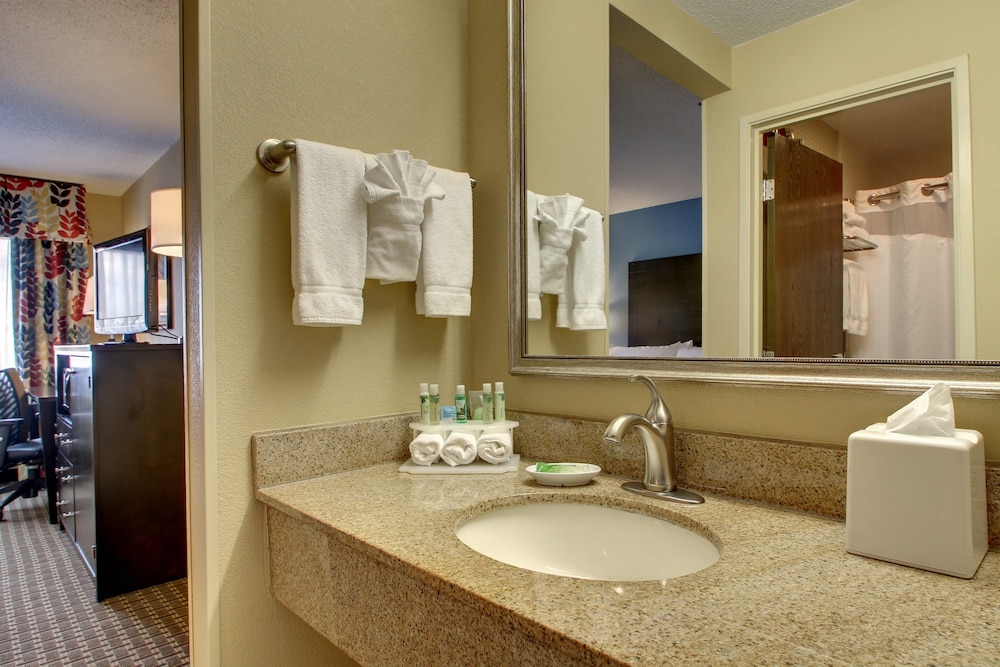 Holiday Inn Express Fort Campbell-Oak Grove 40/48
